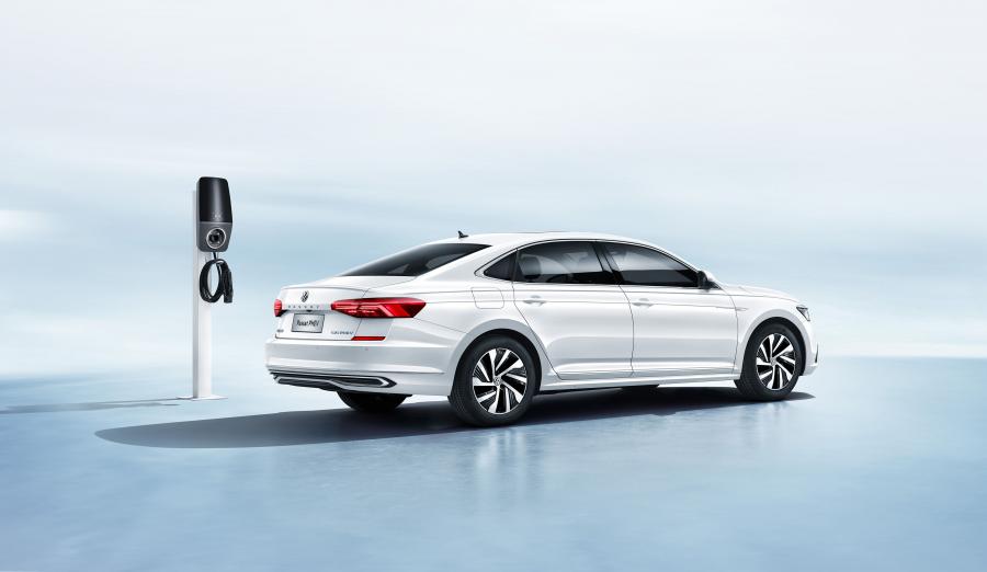  Volkswagen Passat PHEV 2018 года  (CN) (фото 4 из 15)